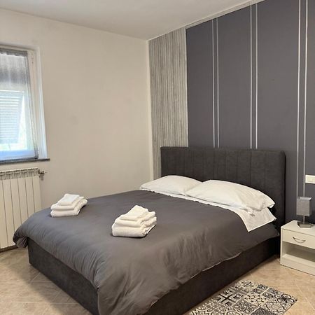 סראוואלה סקריביה Serravalle Shop&Stay מראה חיצוני תמונה