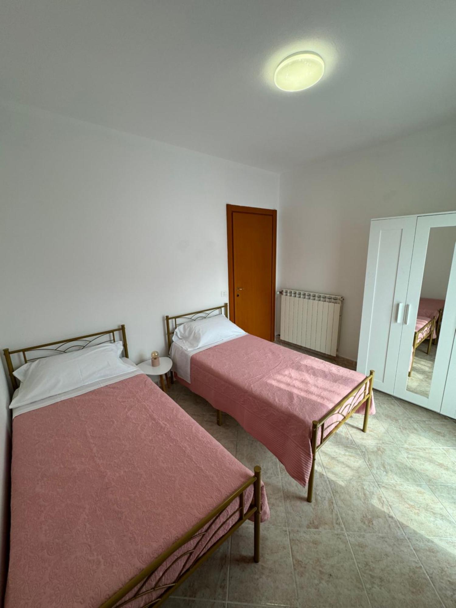 סראוואלה סקריביה Serravalle Shop&Stay מראה חיצוני תמונה