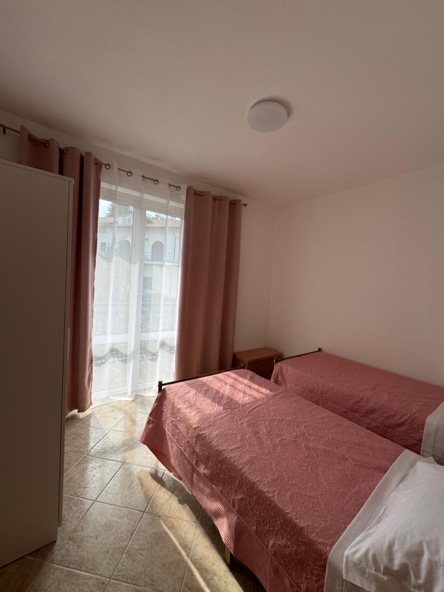 סראוואלה סקריביה Serravalle Shop&Stay מראה חיצוני תמונה