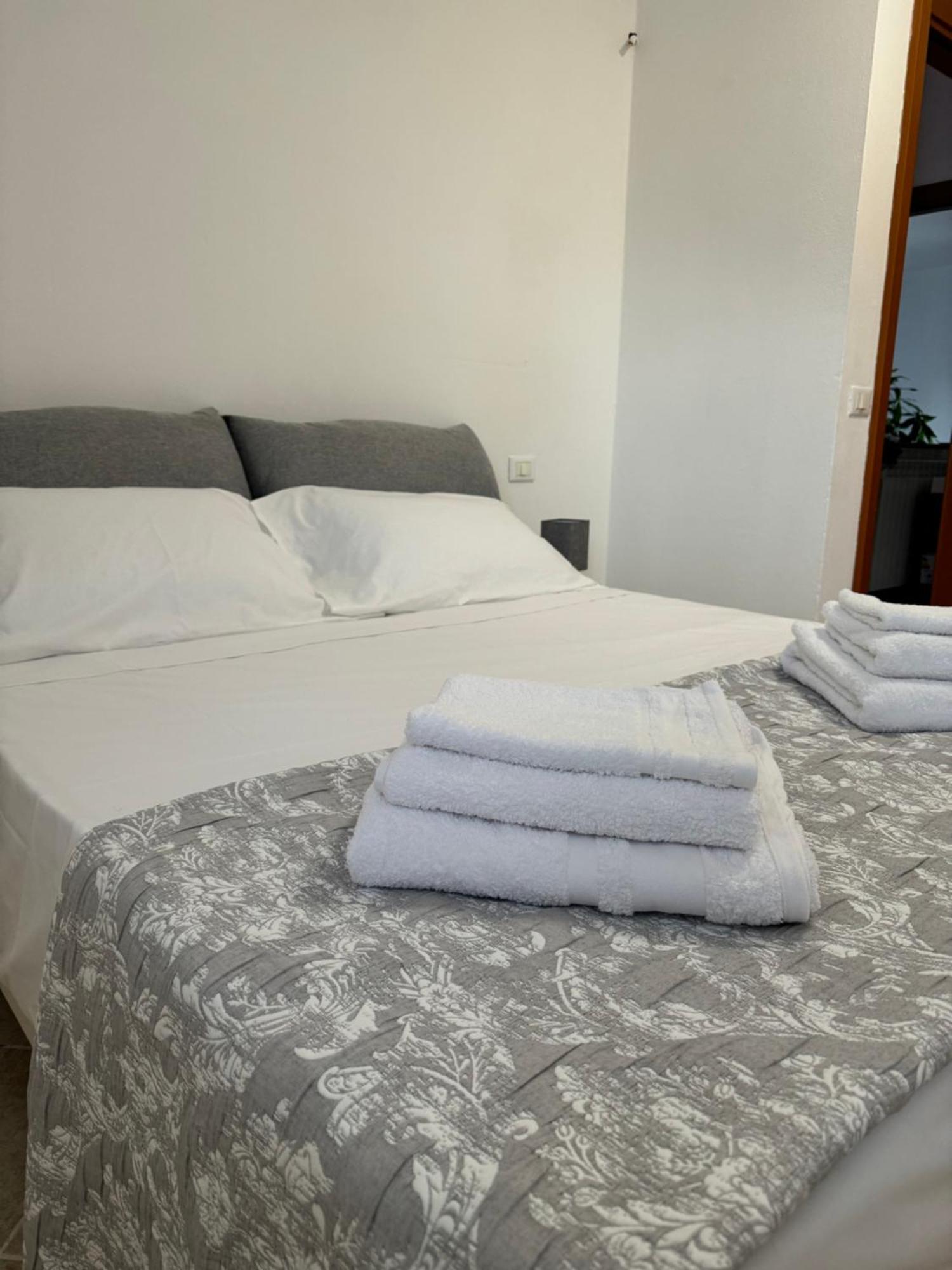 סראוואלה סקריביה Serravalle Shop&Stay מראה חיצוני תמונה