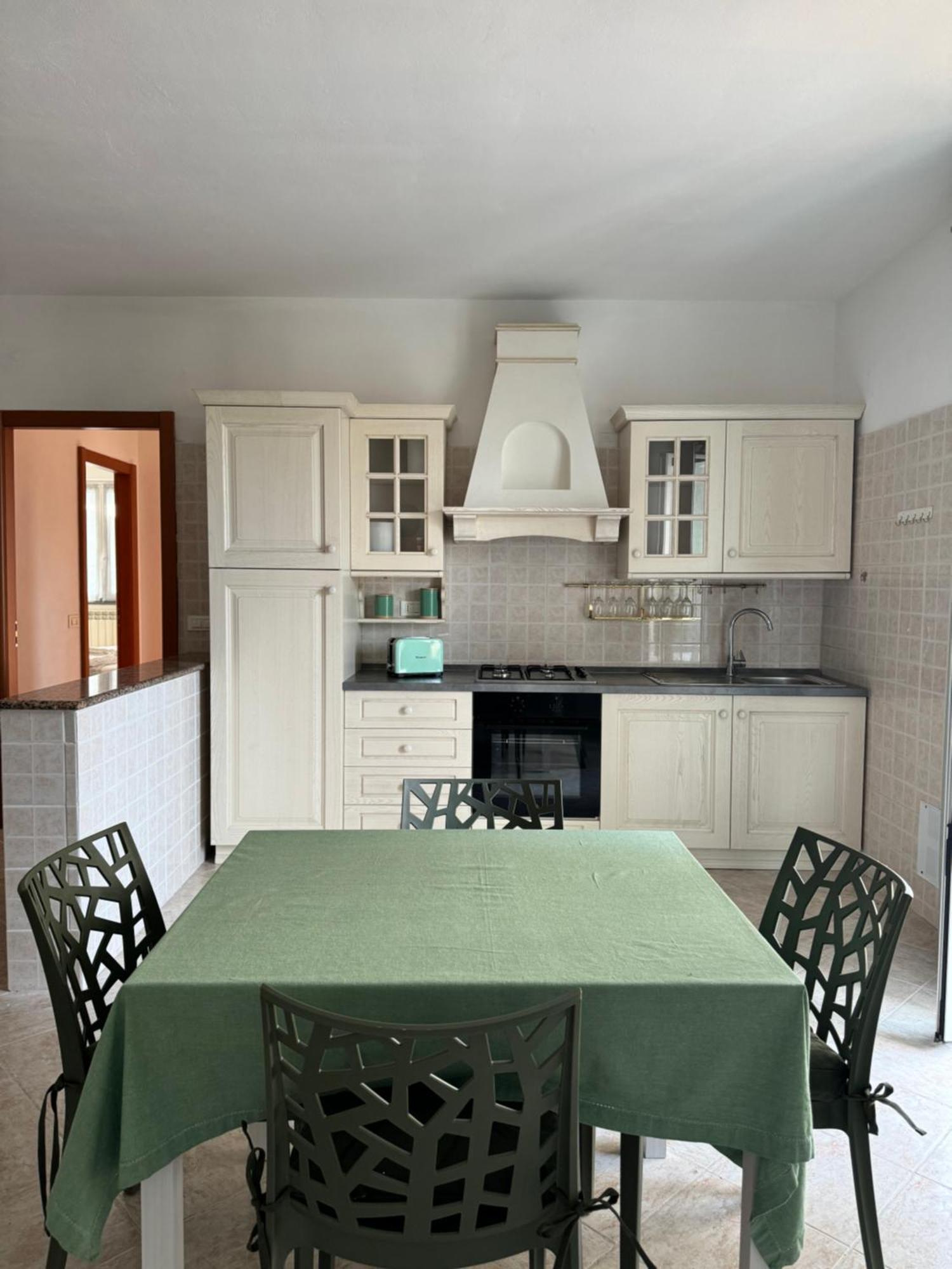סראוואלה סקריביה Serravalle Shop&Stay מראה חיצוני תמונה