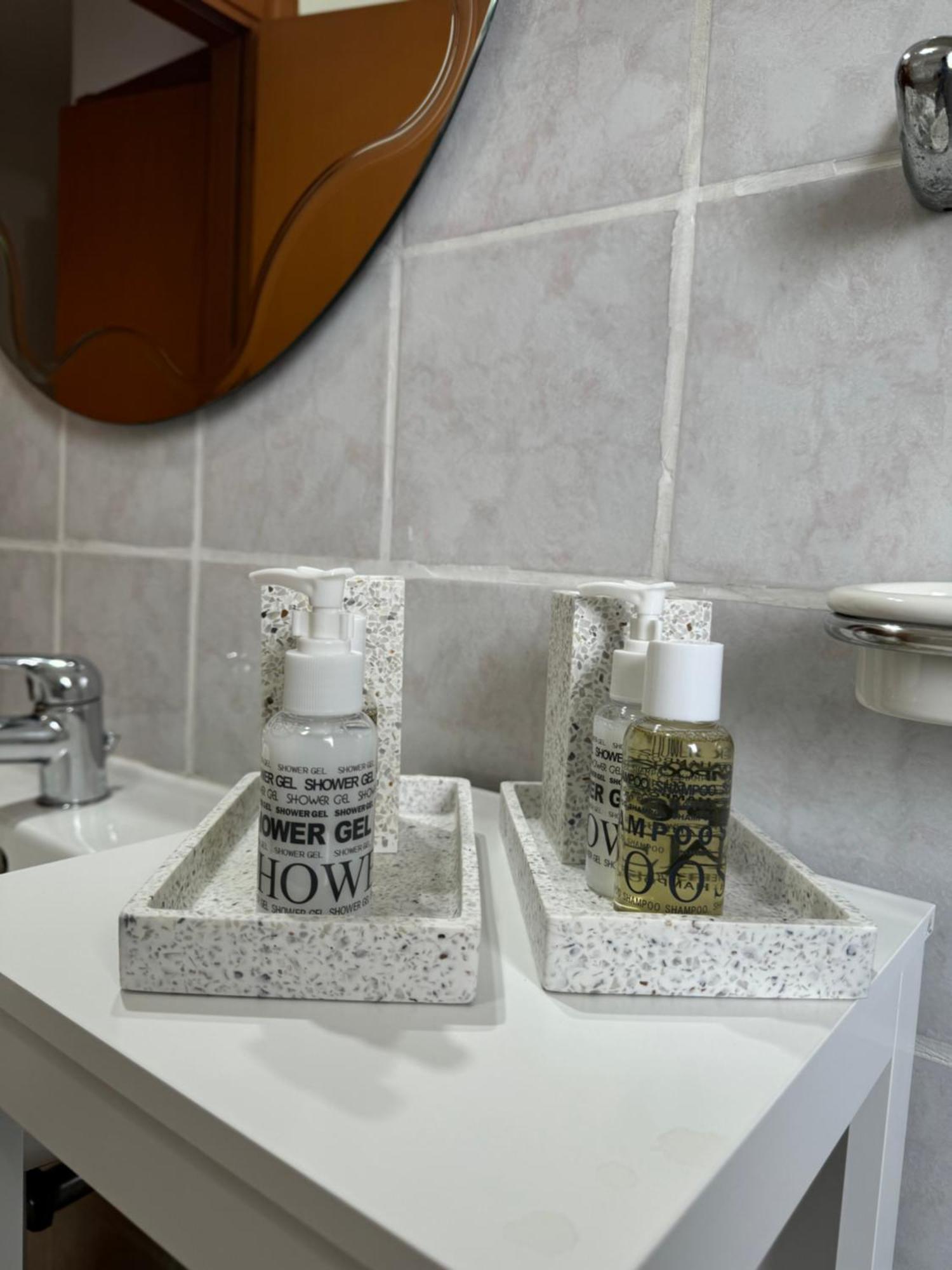 סראוואלה סקריביה Serravalle Shop&Stay מראה חיצוני תמונה