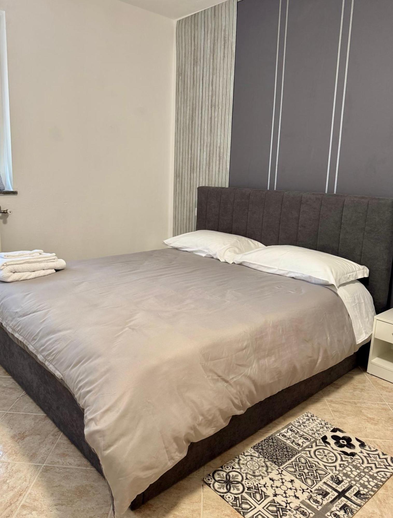 סראוואלה סקריביה Serravalle Shop&Stay מראה חיצוני תמונה